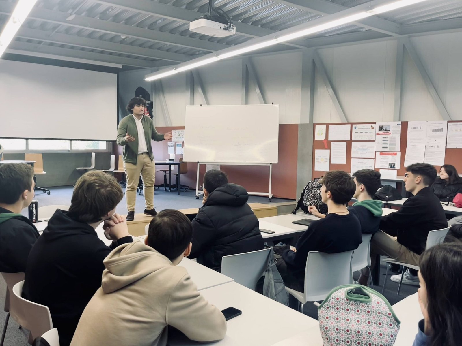 Henrique, o Político vai às Escolas: Colégio Novo da Maia