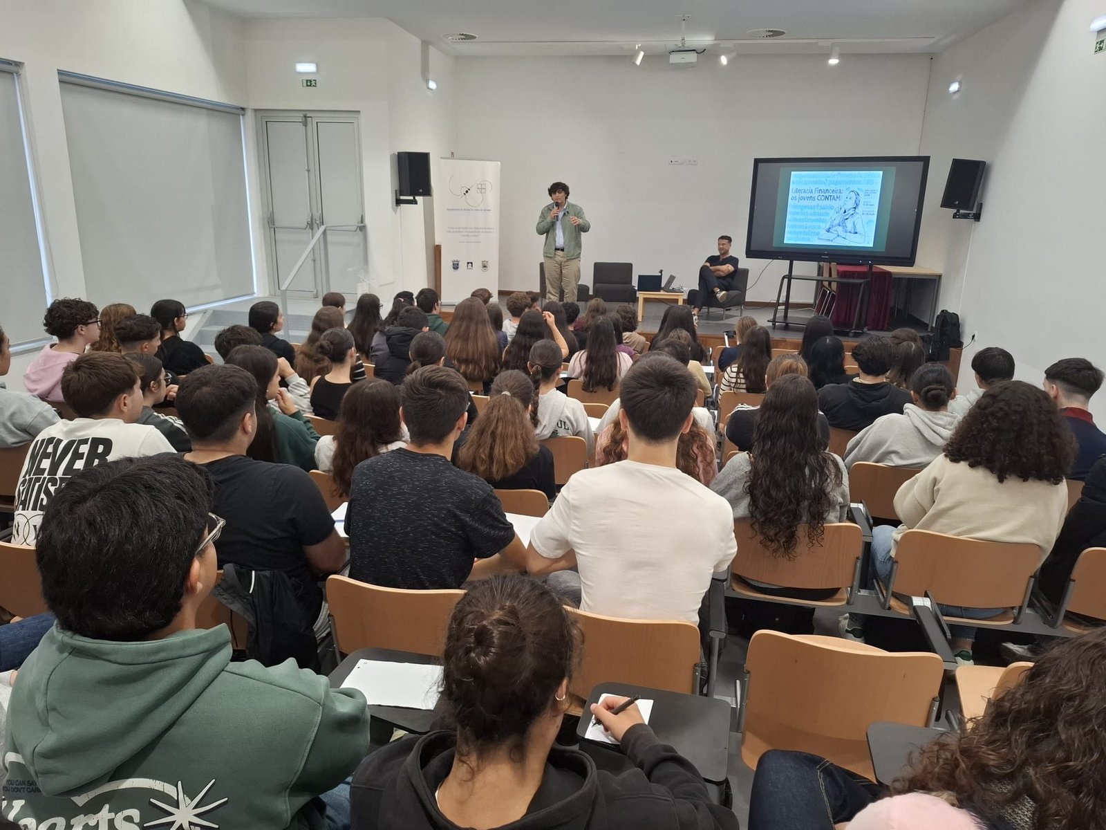 Henrique, o Político vai às Escolas: Escola Secundária Dr. Vieira de Carvalho