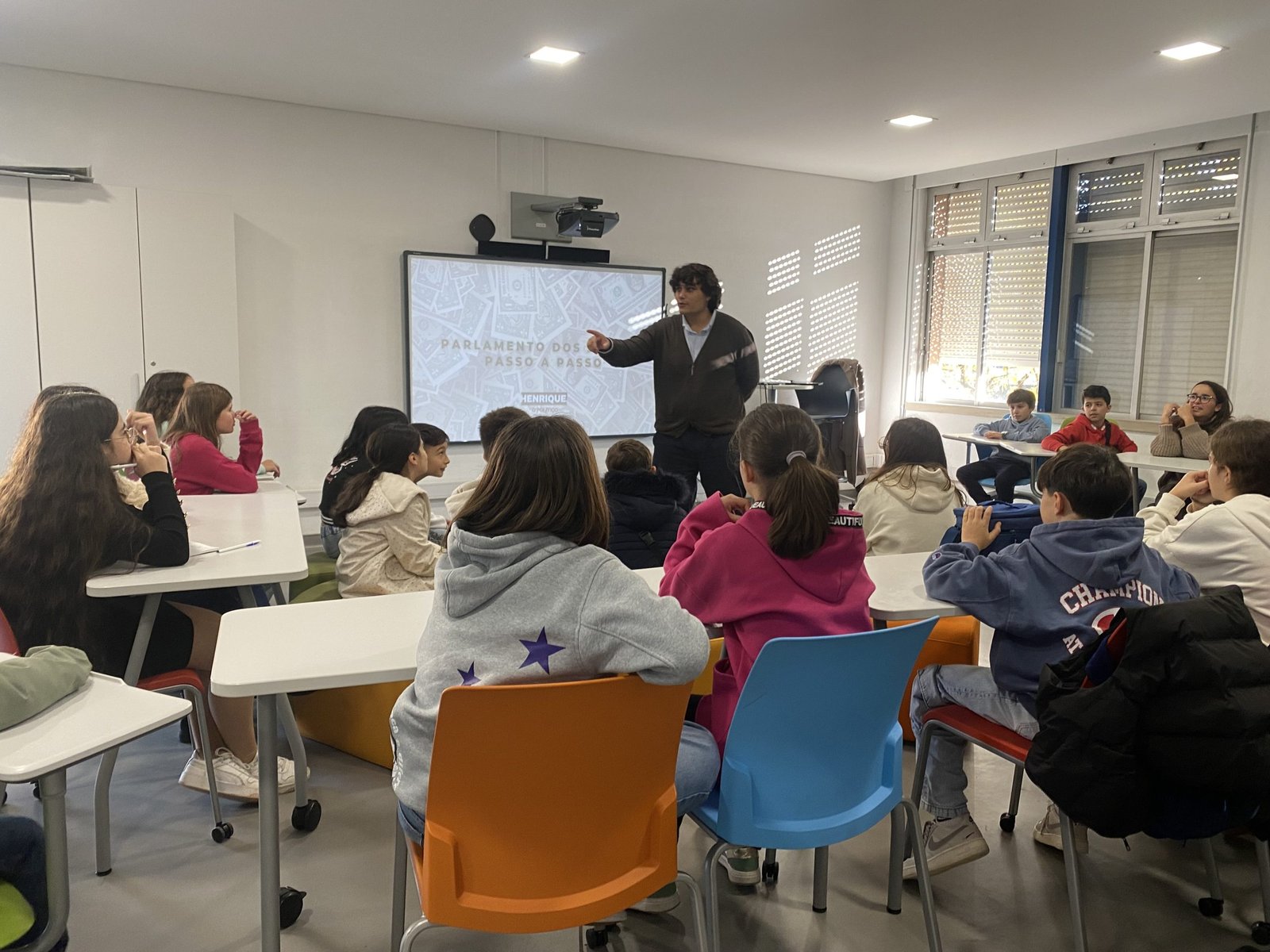 “Henrique, o Político” vai à Escola Básica e Secundária de Paredes
